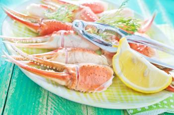 boiled crab claws with lemon on the plate
