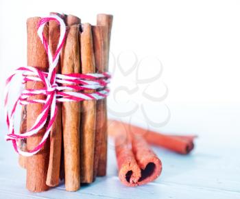 aroma cinnamon and color threads on a table