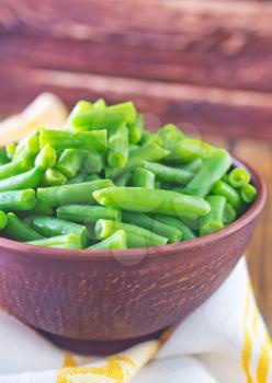 green peas in bowl and on a table