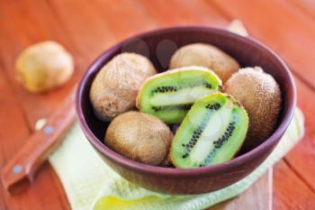 kiwi in bowl and on a table