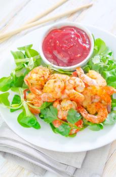 Fried shrimps with sauce