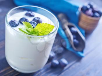 yogurt with blueberry