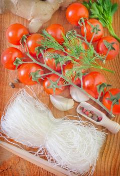 rice noodles and tomato