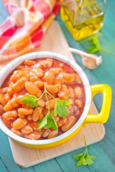 beans with tomato sauce