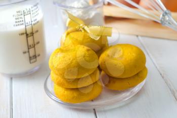 Sweet lemon cookies on the glass plate