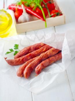 sausages in paper, vegetables in the box