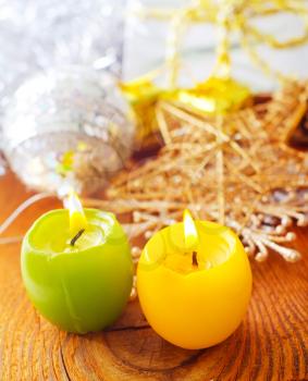 two candles, yellow and green candles, cristmas decoration