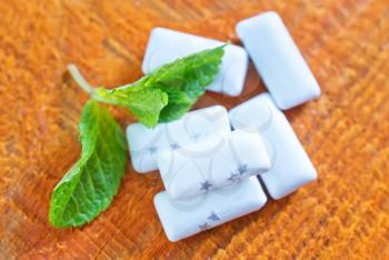 mint gum with fresh mint on the wooden table