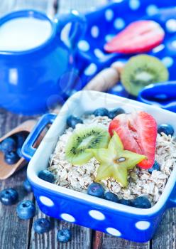 oat flakes with fruits and berries in bowl