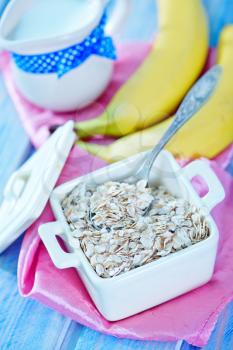oat flakes with banana in the bowl