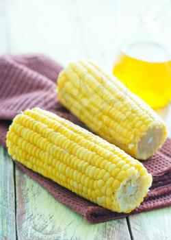 boiled corn on napkin and on a table