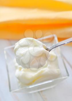 sour cream in glass bowl