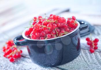 fresh red currant in bowl and on a table