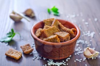 croutons with salt and garlic