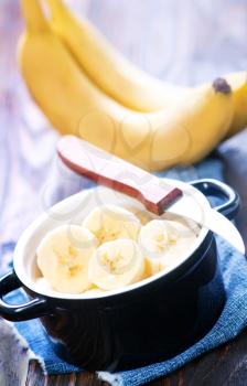 fresh banana in bowl and on a table