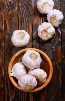 fresh garlic in bowl and on a table