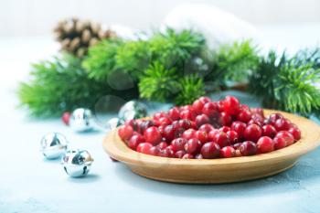  cranberry on wooden table, fresh cranberry