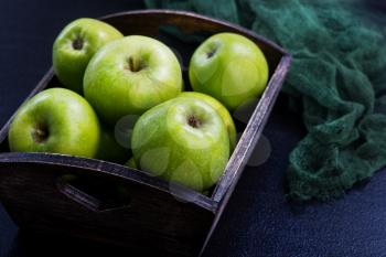  apples on a table, crop of apples