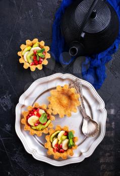 tartalets with fresh fruit and berries, desert with berries