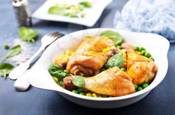 baked chicken legs with corn and green peas