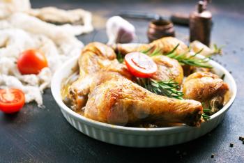 baked chicken legs with vegetables and spices