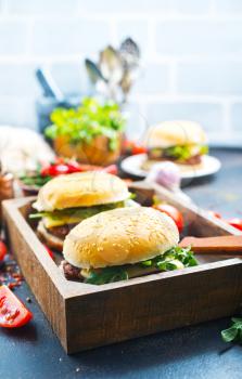 burgers in wooden box, burgers with hot chilli peppers
