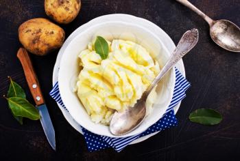 mashed potato in white bowl, mashed potato with butter and milk