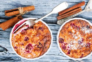 baked pie from cottage cheese and berries