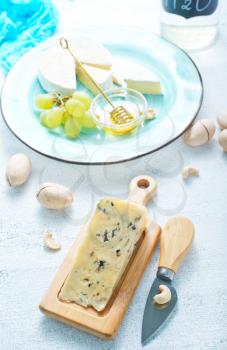 cheese with grape honey, cheese with nuts and honey