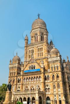 Municipal Corporation Building with statue of Phiroz Shah Mehta. Built in 1893, it is a heritage building in Mumbai - Maharashtra, India