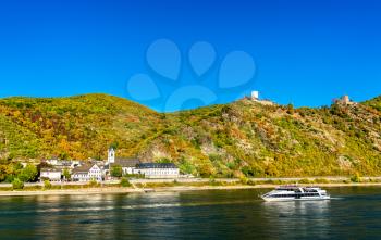 Cruise ship passes under Sterrenberg and Liebenstein Castles in the Upper Middle Rhine Valley, Germany