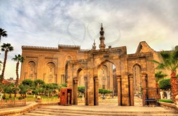 Salah ed Din Street: passage between Al Rifai Mosque and Sultan Hassan Mosque - Cairo, Egypt