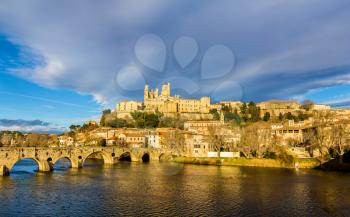 View of St. Nazaire Cathedral and Pont Vieux in Beziers, France