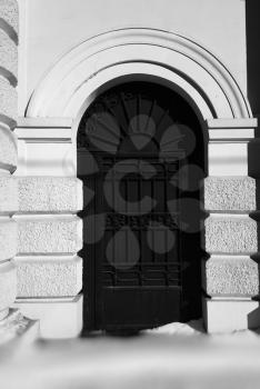 Vertical black and white gate door background hd