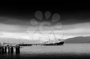 Horizontal black and white ship transportation background hd