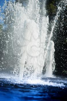 Vertical fountain splashes background hd