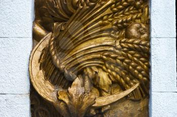 Golden rye sculpture background hd