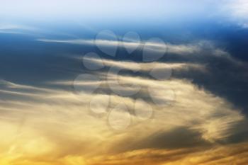 Horizontal high altitude clouds background hd