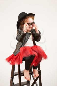 Little girl with black hat and sunglasses