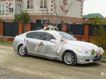 New wedding car. The car waits for guests.