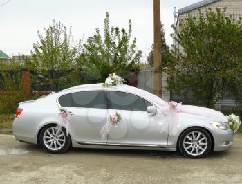 New wedding car. The car waits for guests.