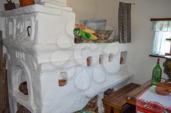 Russian stove in the house, whitewashed with lime. Oven with bunks, niches for predpetov and pans.