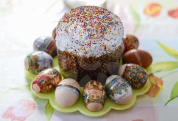 Easter cake and colored eggs. Orthodox Easter.
