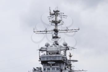 Mast warship. The lightning arresters and antenna shortwave and longwave data. Marine service.
