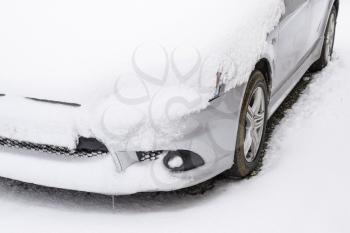 Fall asleep wet snow car. Snowfall of wet snow. Snow lying on the car.