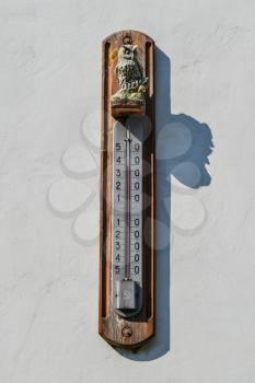 Wall thermometer. A device for measuring the ambient air temperature. Ornament of the owl, decoration appliance thermometer.