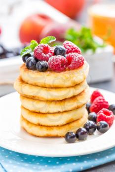 Cottage cheese pancakes, syrniki, curd fritters with berries
