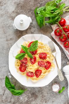 Spaghetti with tomatoes, basil and cheese