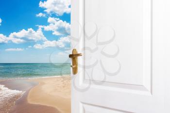  Exit the room to the beach. The concept of relaxation, vacation, a new life. Open doors to the sea.