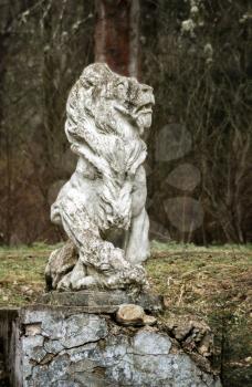 Sculpture of a lion in an old noble manor. Selo Ivanovskoye, Russia.